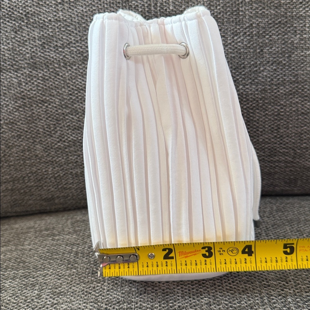 Dior Beauty Pleated Drawstring White Pouch Cosmetic Bag New Authentic - Picture 17 of 17